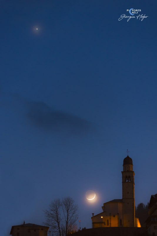 Venus and the Da Vinci GlowOn March 23 early evening skygazers could watch Venus and a young crescent moon, both near the western horizon. On that date Earth's brilliant evening star, faint lunar night side and slender sunlit crescent were captured in this telephoto skyscape posing alongside a church tower from Danta di Cadore, Dolomiti, Italy. Of course the subtle lunar illumination is earthshine, earthlight reflected from the Moon's night side. A description of earthshine, in terms of sunlight reflected by Earth's oceans illuminating the Moon's dark surface, was written over 500 years ago by Leonardo da Vinci. On March 24, from some locations the Moon could be seen to occult or pass in front of Venus. Around the planet tonight, a waxing lunar crescent will appear near the Pleiades star cluster.